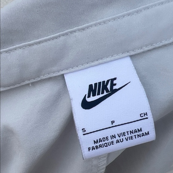 Nike Sportswear Women's Woven Light Grey Oversized Rain/Wind Jacket Size S - Picture 4 of 11